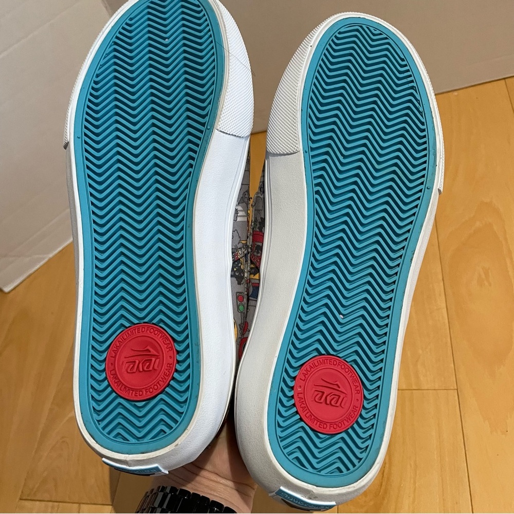 Women’s hello sanrio and friends lace up sneakers - Picture 3 of 6